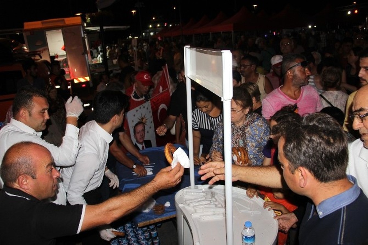 Çanakkale\'de Demokrasi Nöbeti Sürüyor