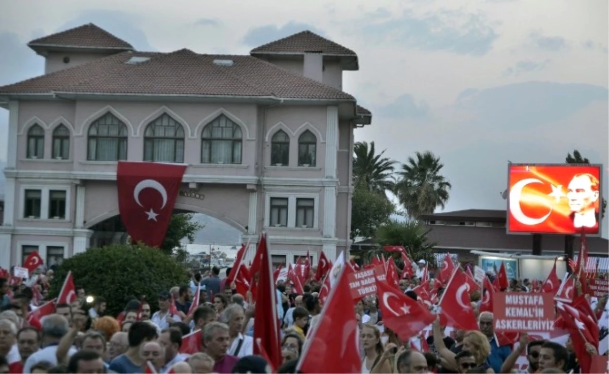 CHP\'liler Cumhuriyet ve Demokrasi Yürüyüşünde Buluştu
