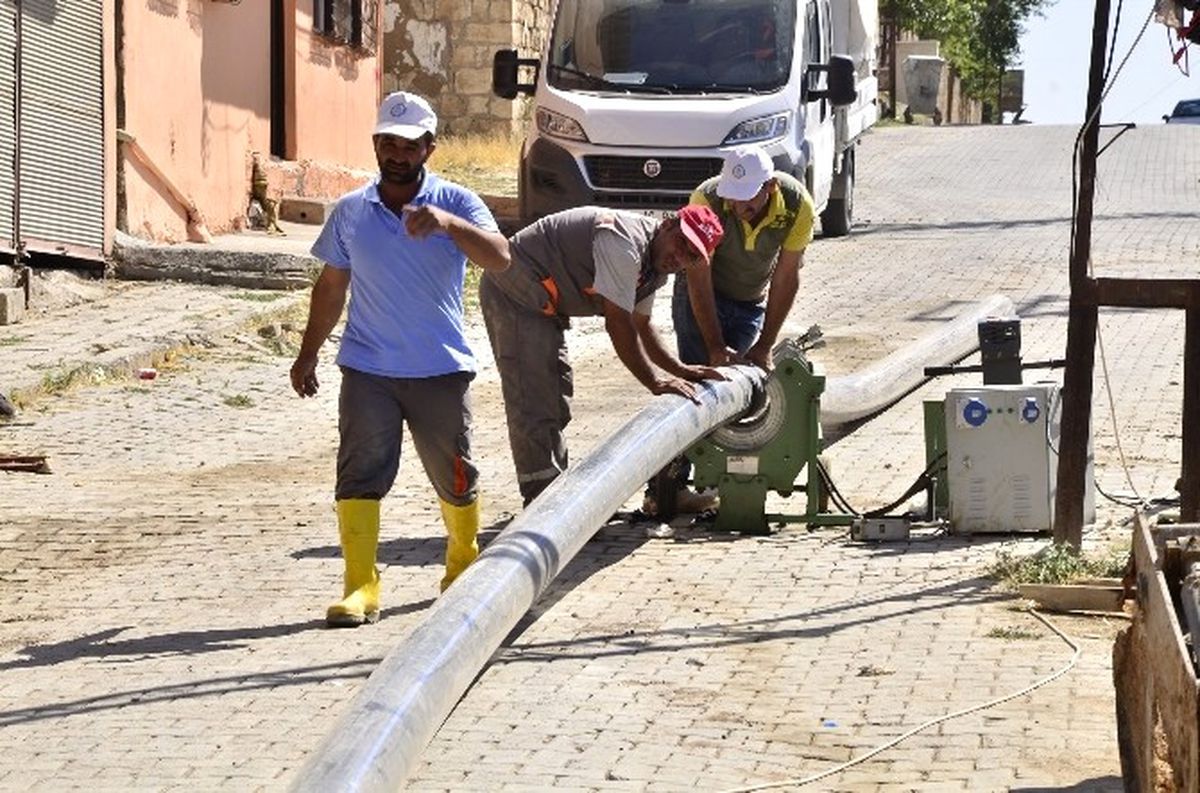 Çınar\'a Doğal Kaynak Suyu Veriliyor