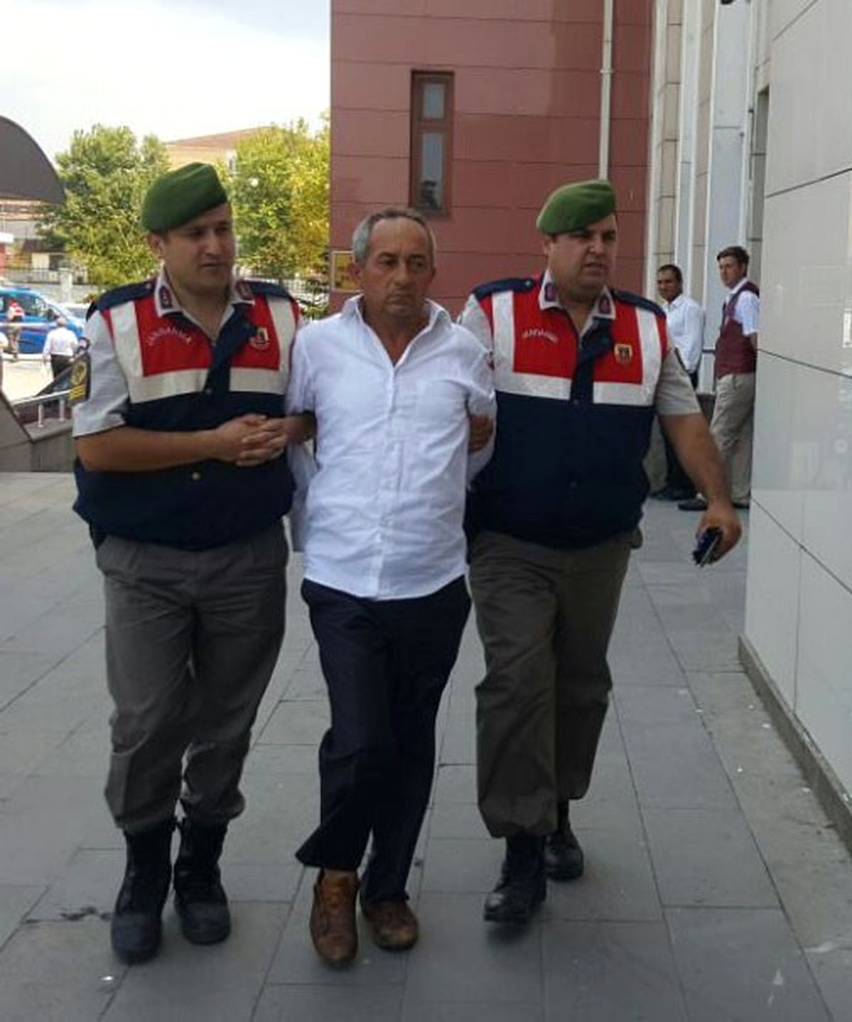 Cinayet Sonrası Firar Eden Baba ve Oğlu Adliyeye Sevk Edildi