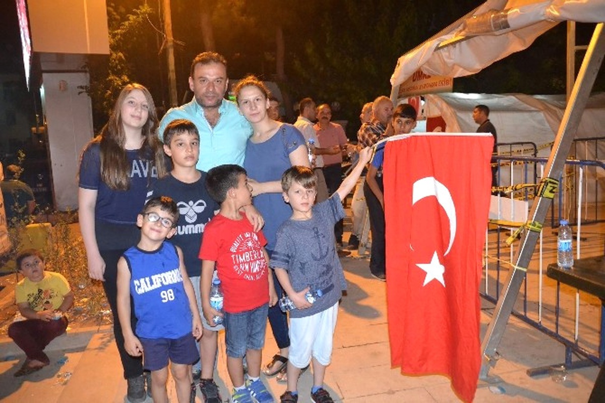 Demokrasi Nöbeti İçin Almanya\'dan Siirt\'e Geldiler