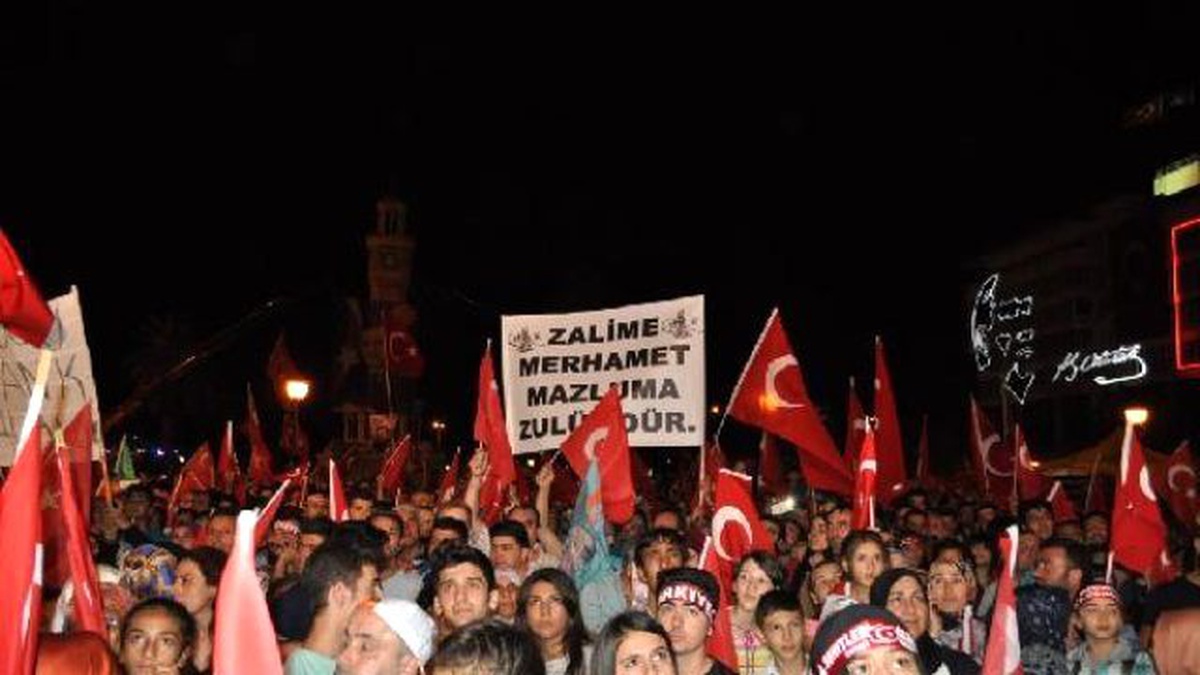İzmir\'de Demokrasi Nöbeti 21\'inci Gününde