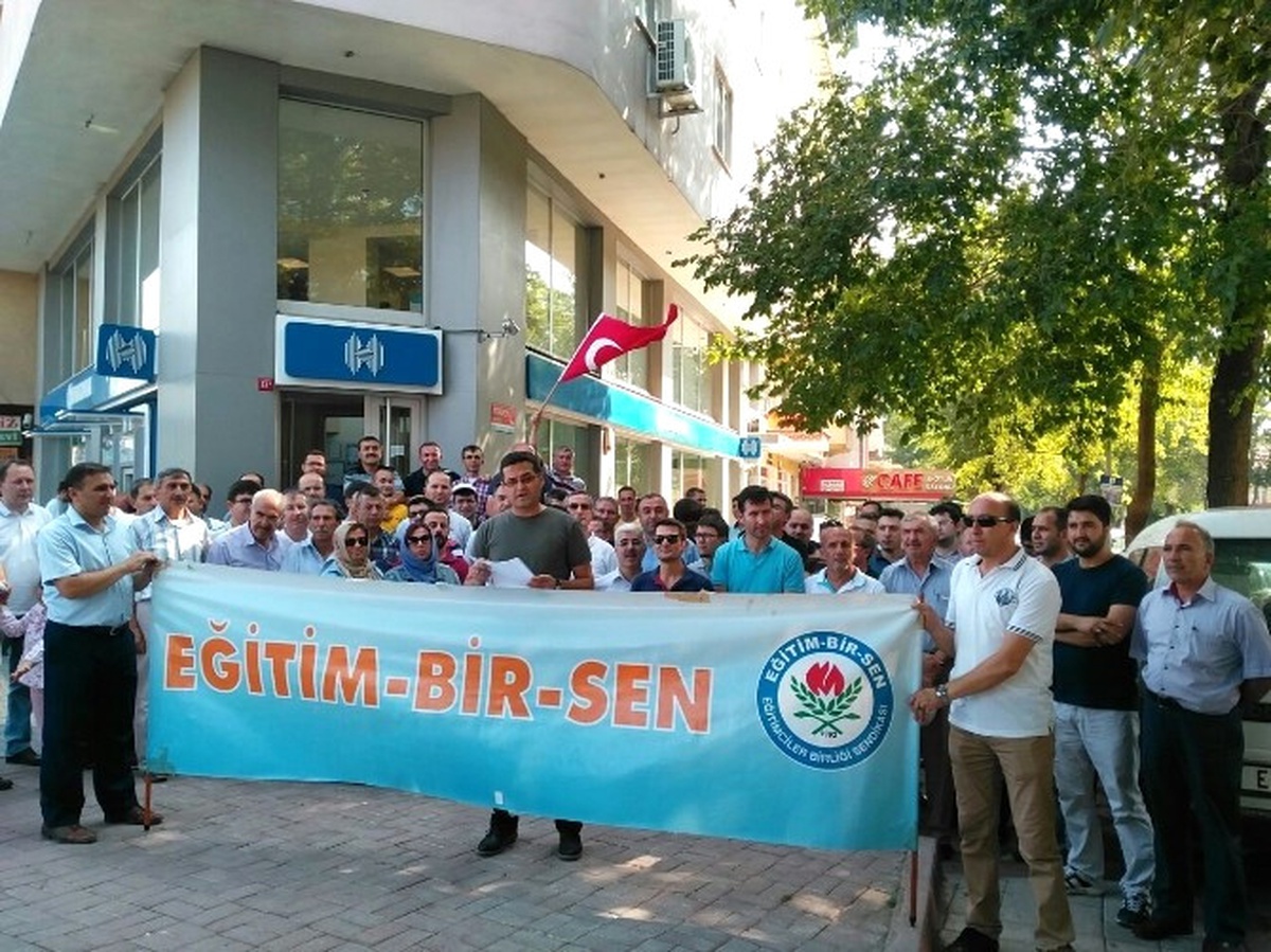Demokrasi Şehit ve Gazi Aileleri İçin Bağışta Bulundular