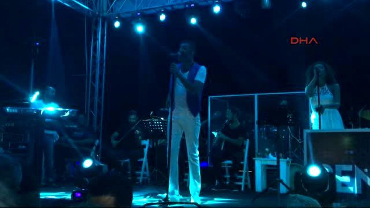 Didim Hakan Altun\'dan Didim\'de Keyifli Konser
