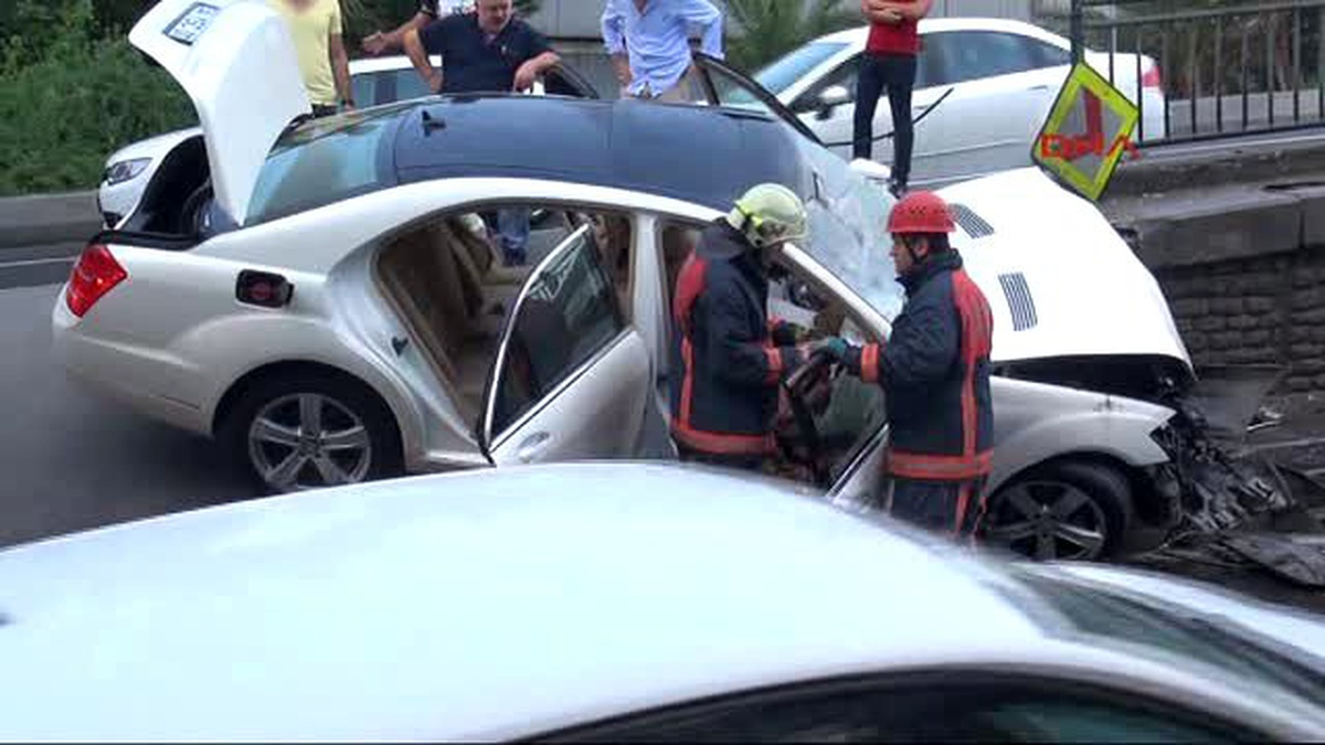 Rus Kadın Sürücünün Otomobili Refüje Girdi: 1 Ölü