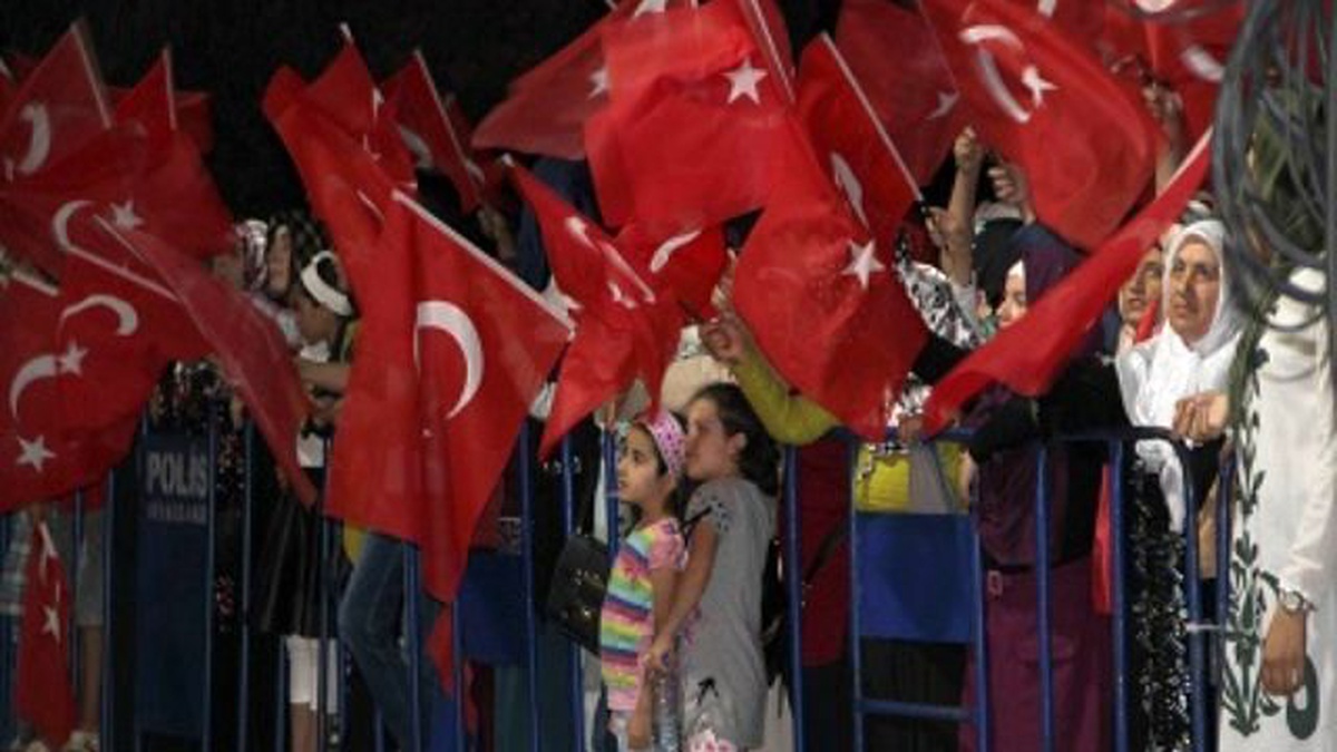 Diyarbakır\'da Demokrasi Nöbeti Sürüyor