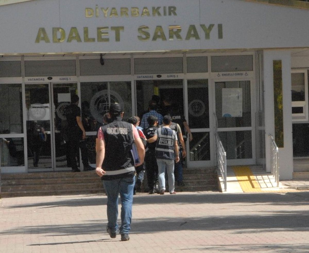 Diyarbakır\'daki Fetö/pdy Operasyonları