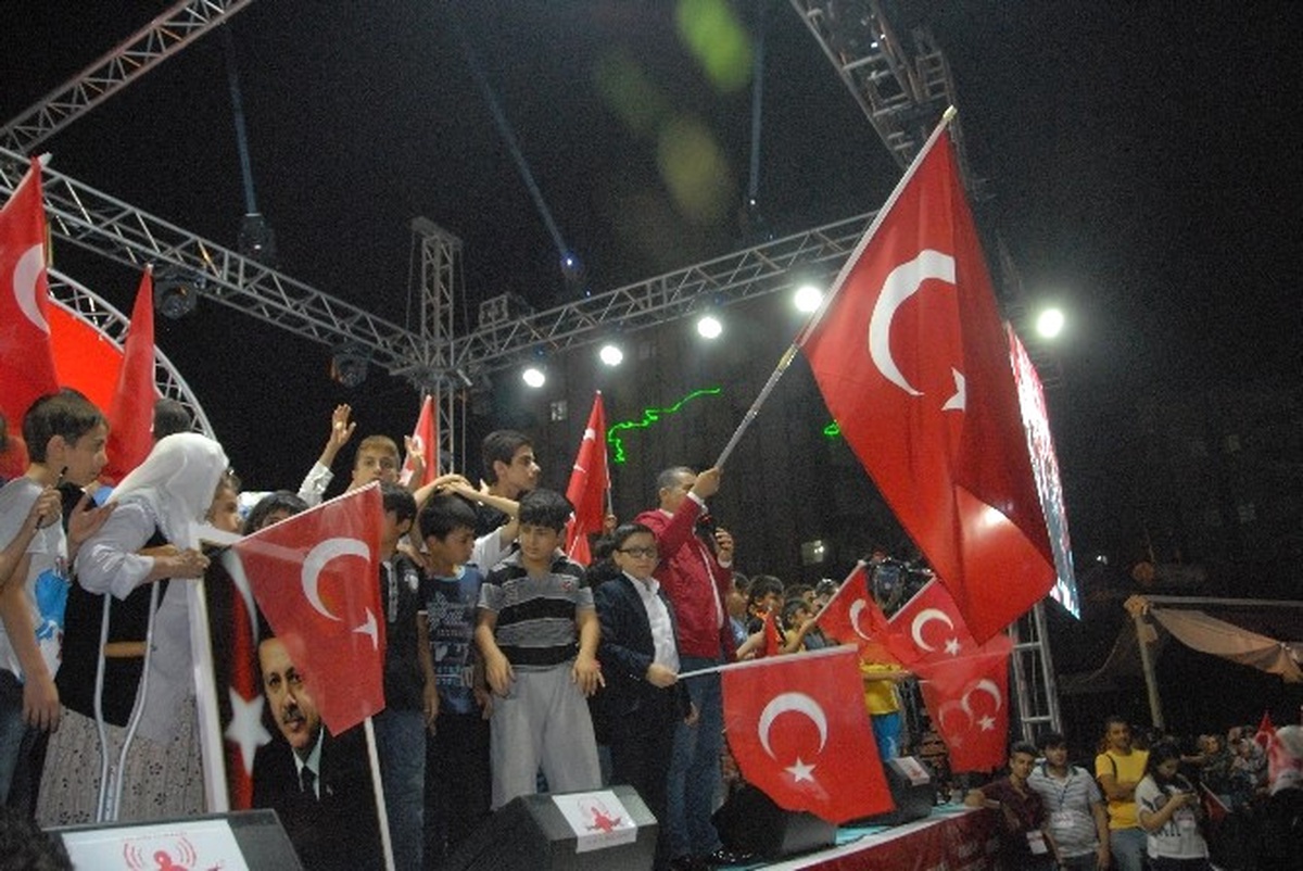 Diyarbakırlılar Demokrasi Nöbetinin 21. Gününde de Meydanlarda