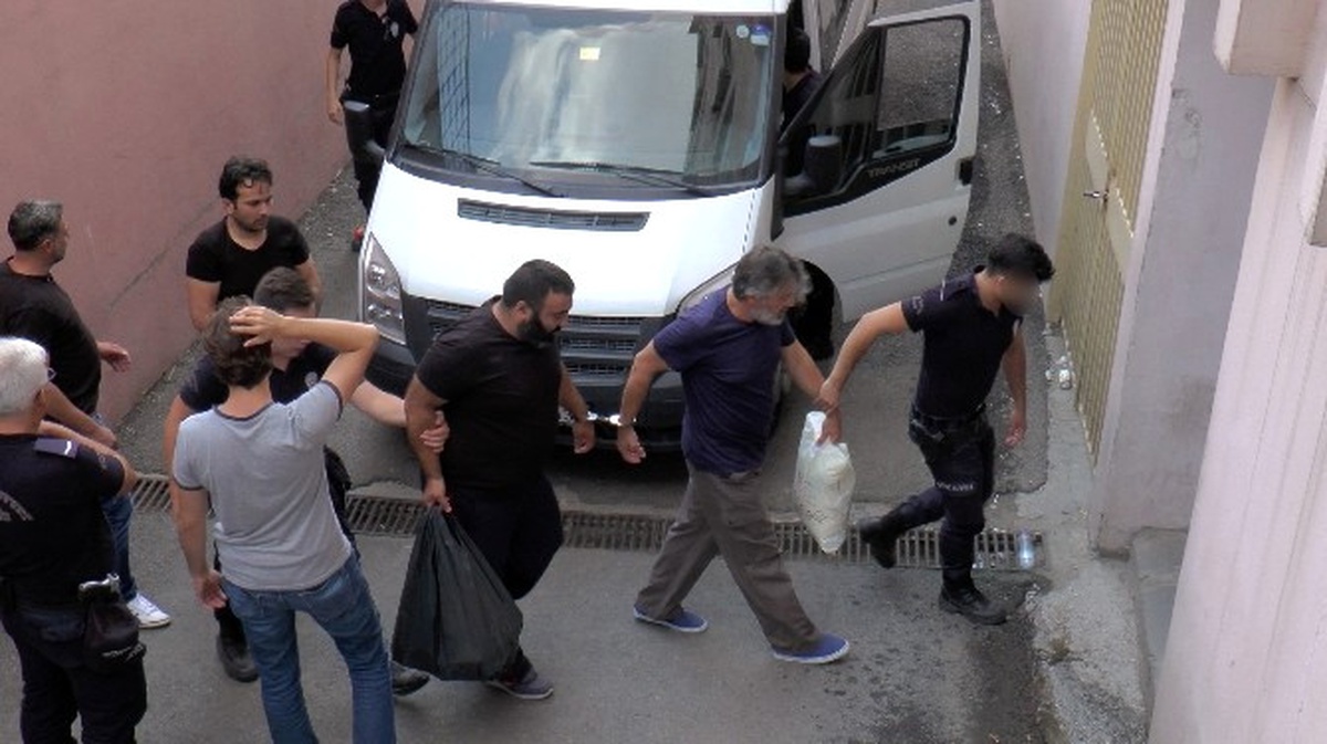 Gebze\'de Gözaltına Alınan GESİAD Üyeleri Adliyeye Sevk Edildi