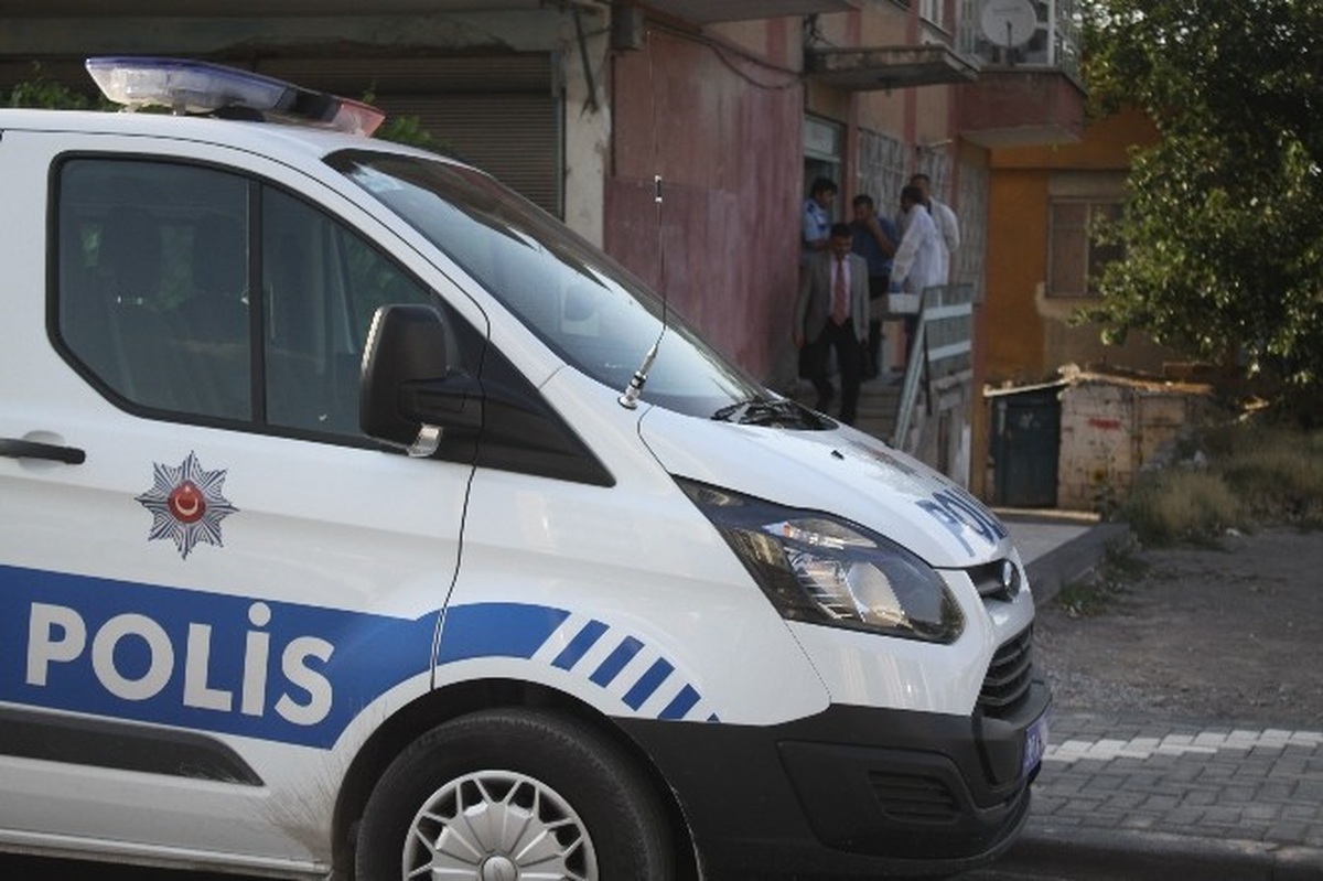 Genç Kadın Kendini Asarak İntihar Etmek İstedi