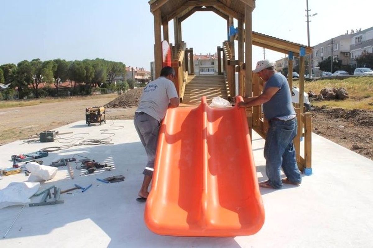 Gencer "Ayvalık\'ın Dört Bir Köşesine Bir Ayda 20 Çocuk Parkı Yapacağız"