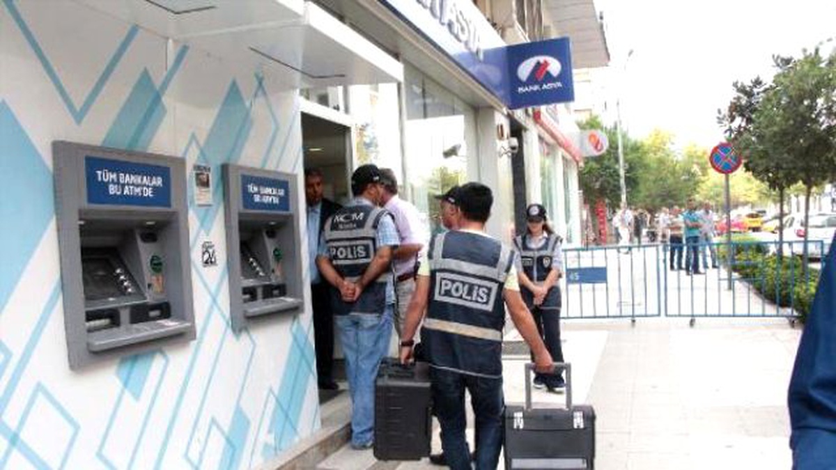 Jandarma Ekipleri Bank Asya\'ya Girdi