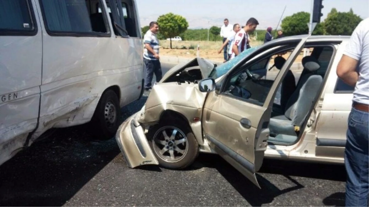 Malatya\'da Trafik Kazası: 1\'i Ağır 7 Yaralı