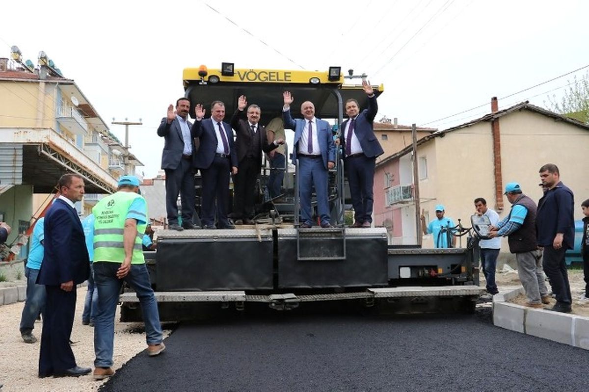Manisa Büyükşehir\'den 60 Günde Bin 500 Kilometre Asfalt