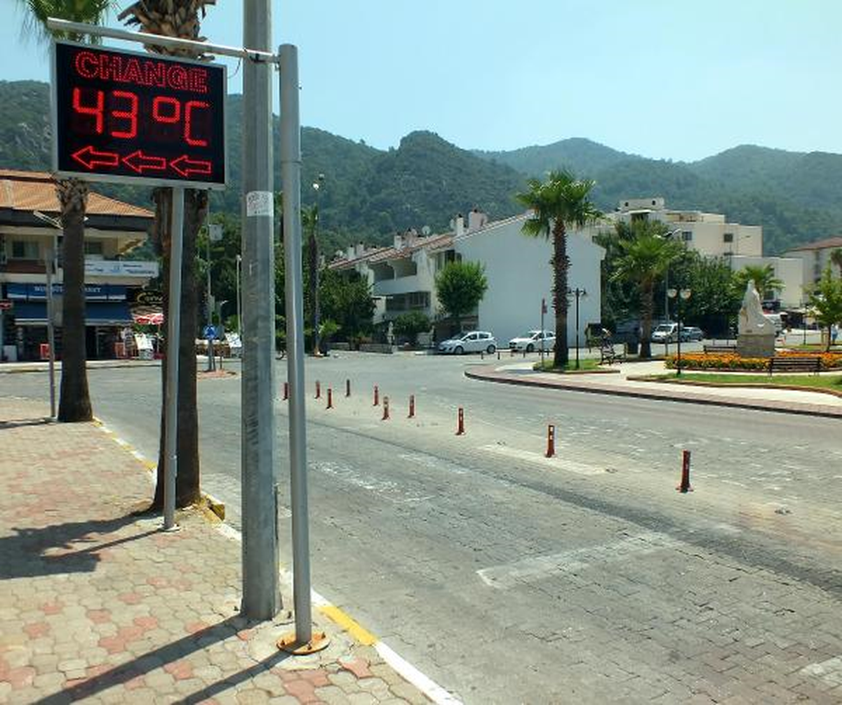 Marmaris\'te Plajlar Doldu