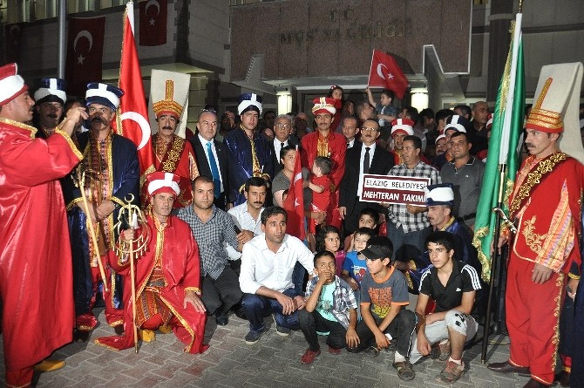 Muş\'ta Mehteranlı Demokrasi Nöbeti