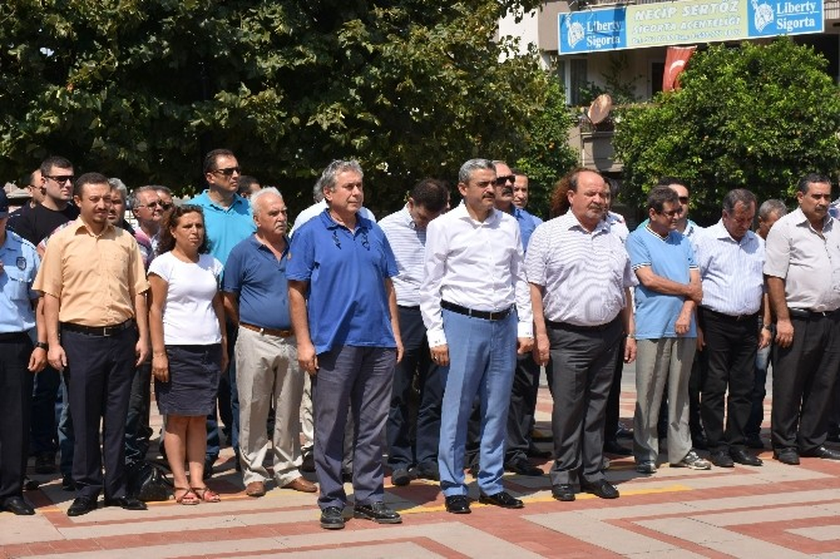 Nazilli\'de Demokrasi İçin Tek Yumruk Oldu