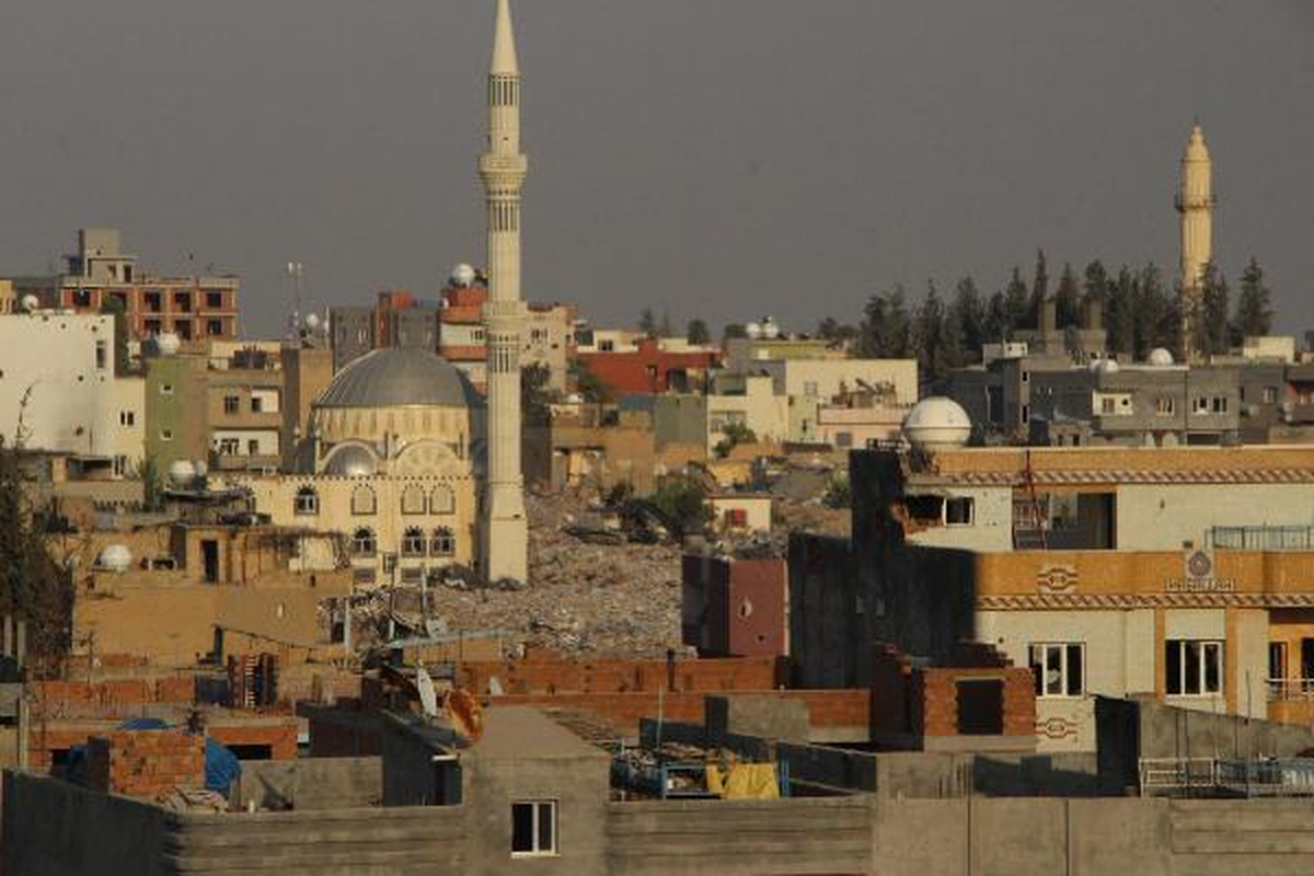 Nusaybin\'de Hasarlı Binalar Yıkılıyor