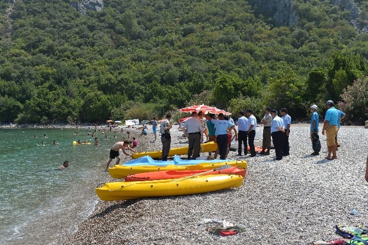 Olimpos ve Çıralı Sahilinde Seyyar Satıcı Operasyonu