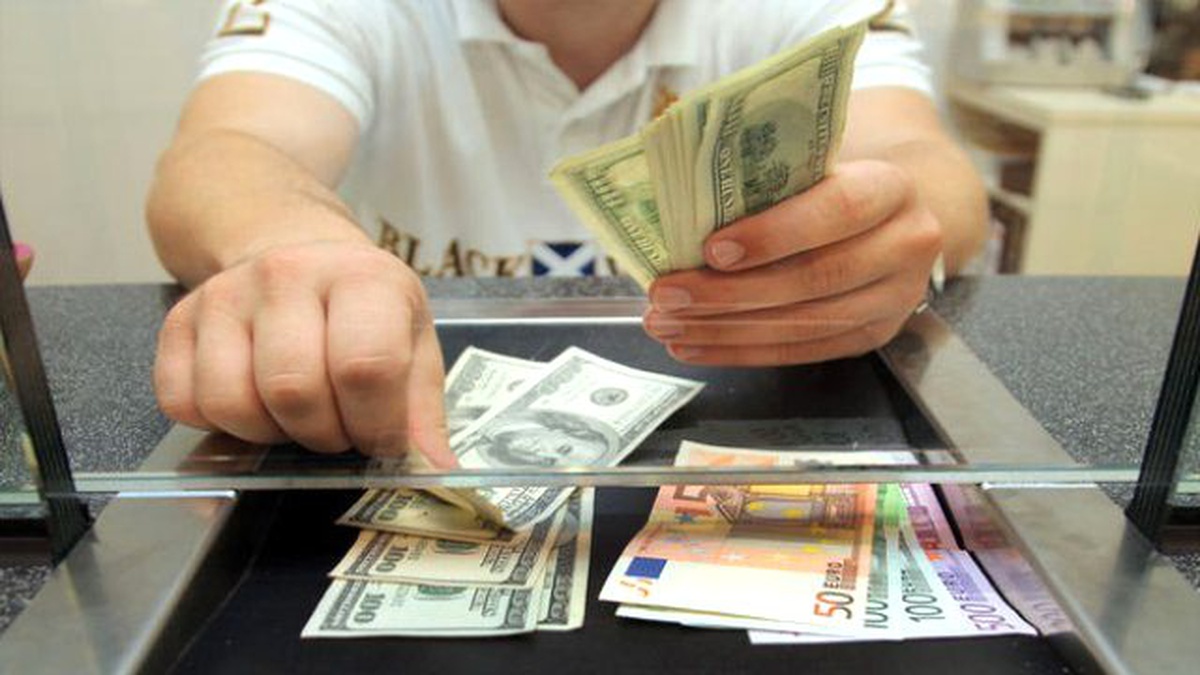 Döviz Bürosundaki Görevlinin Hatasından Yararlanan Müşteri 3 Bin Lirayı Cebe Atıp Gitti