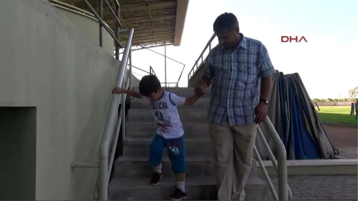 Reyhanlı Suriyeli Muhammed, Protez Bacaklarına Kavuştu
