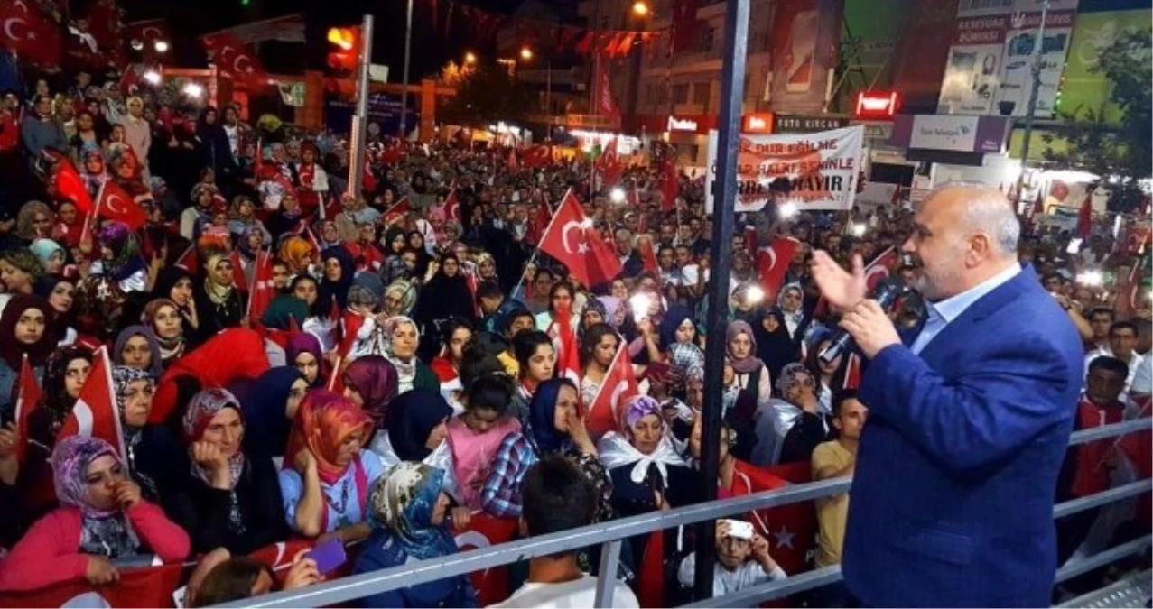 Şevki Yılmaz Van\'da Demokrasi Nöbetine Katıldı