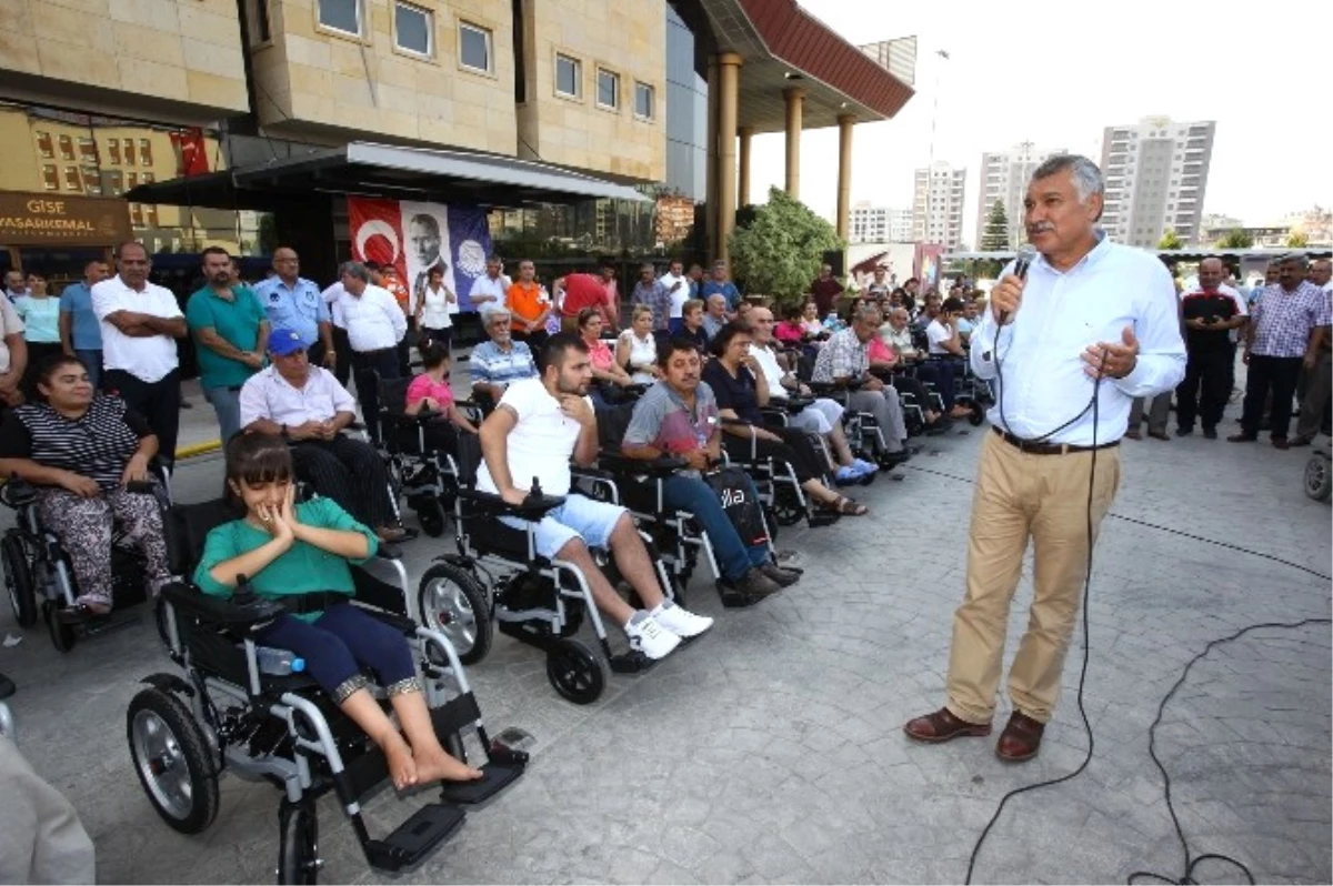 Seyhan\'da 100 Engelliye Akülü Tekerlekli Sandalye