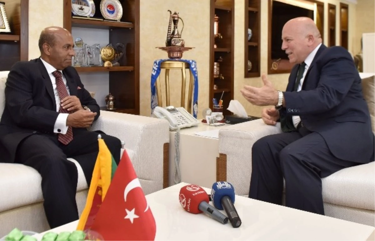 Srı Lanka Ankara Büyükelçisi Mohıdeen Başkan Sekmen\'i Ziyaret Etti