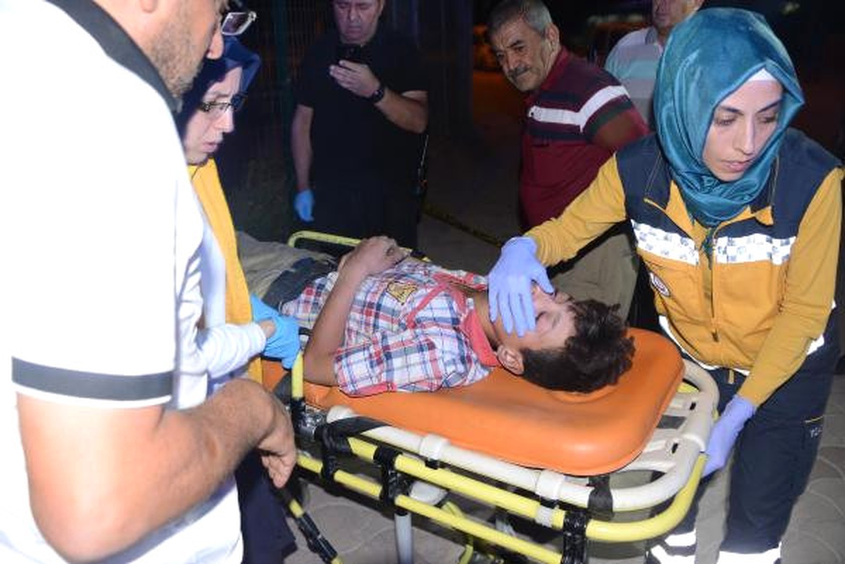 Suriyeli Çocuk Kaldırımda Elleri ve Gözleri Bağlı Halde Bulundu