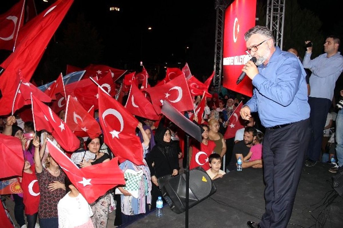 Tekirdağ\'da İlahi Konseri ile Demokrasi Nöbeti