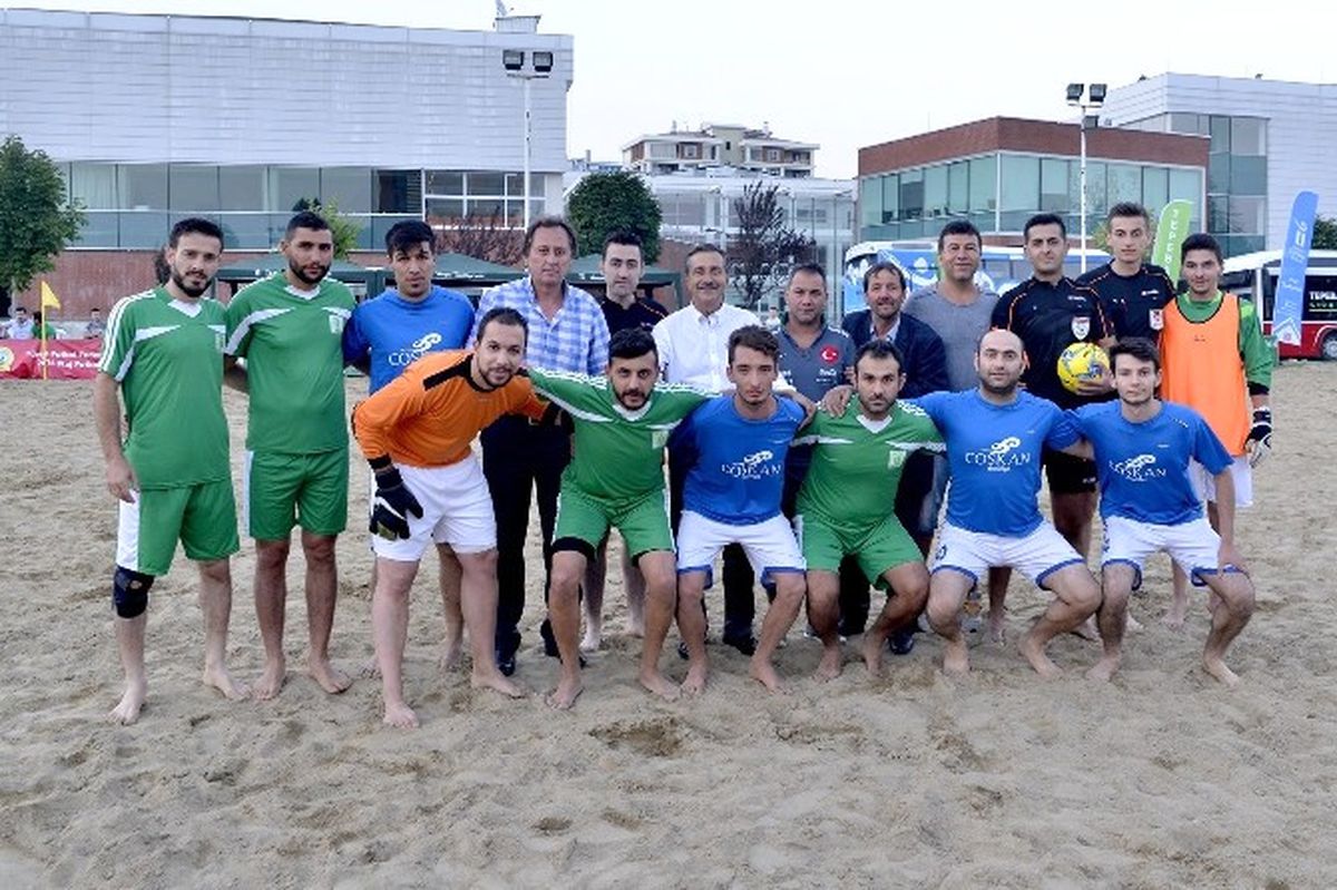 Tepebaşı\'nda Plaj Futbolu Turnuvası Başladı
