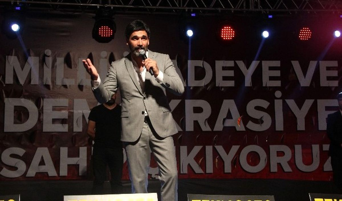 Uğur Işılak Bolu\'da Demokrasi Nöbetinde Binlerce Kişiyi Coşturdu
