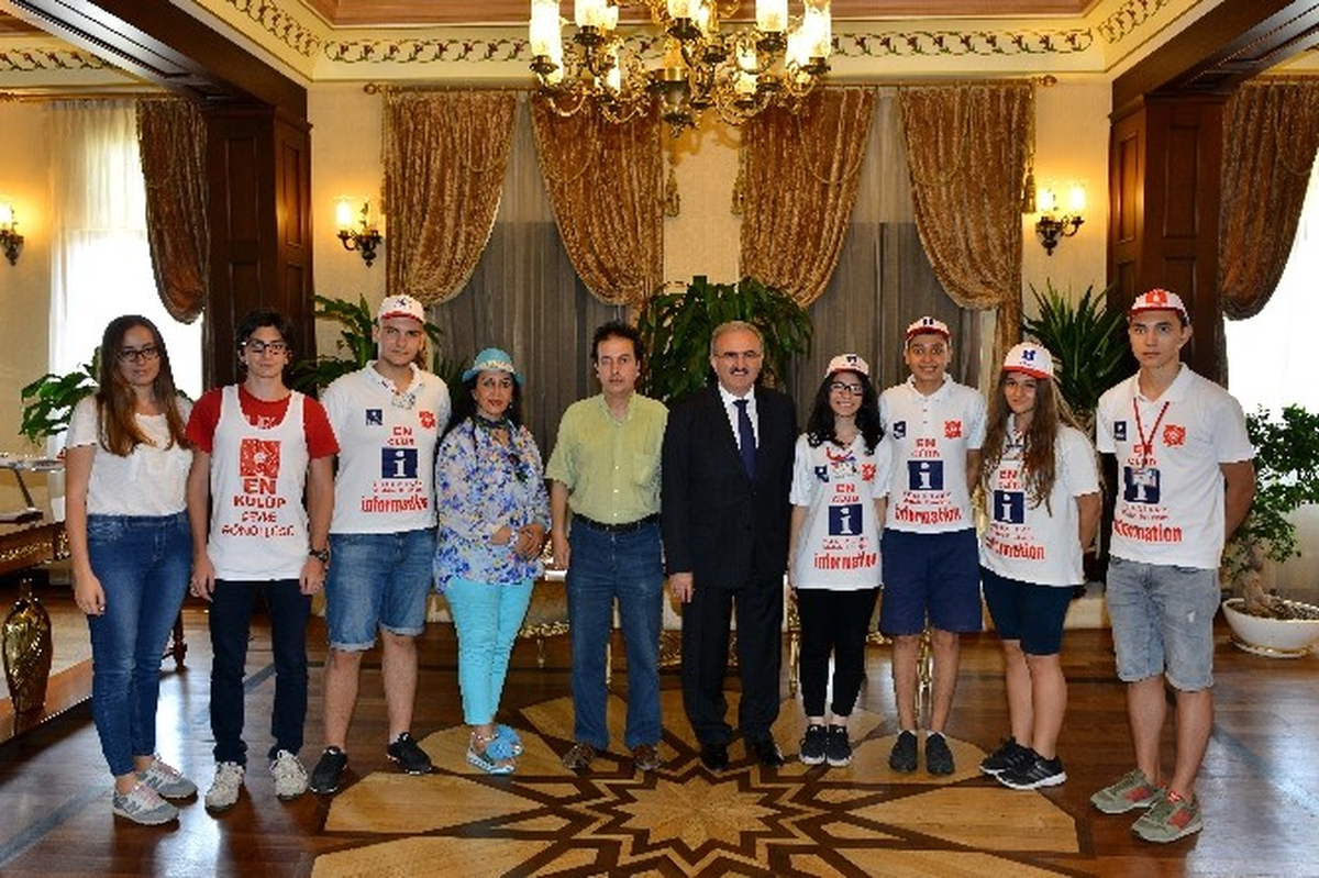 Vali Karaloğlu Bursa\'dan Gelen Öğrencileri Ağırladı