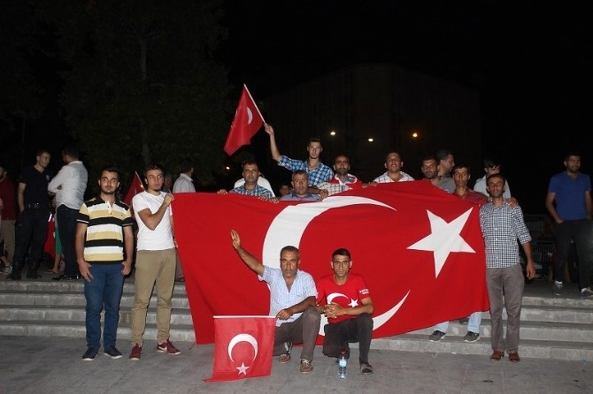 Yavuzelili Gençler, Gaziantep\'teki Nöbete Katıldı