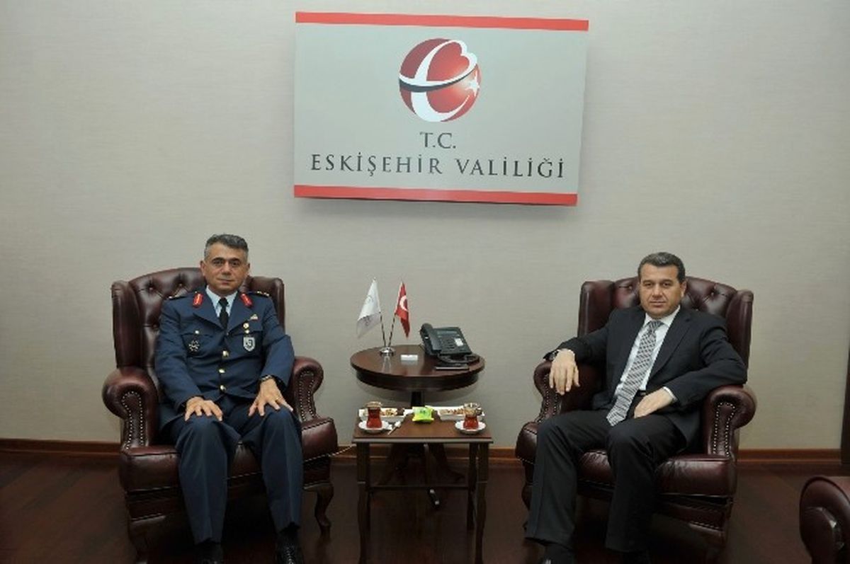 1. Ana Jet Üs Komutanı Tuğgeneral Gür, Vali Azmi Çelik\'i Makamında Ziyaret Etti