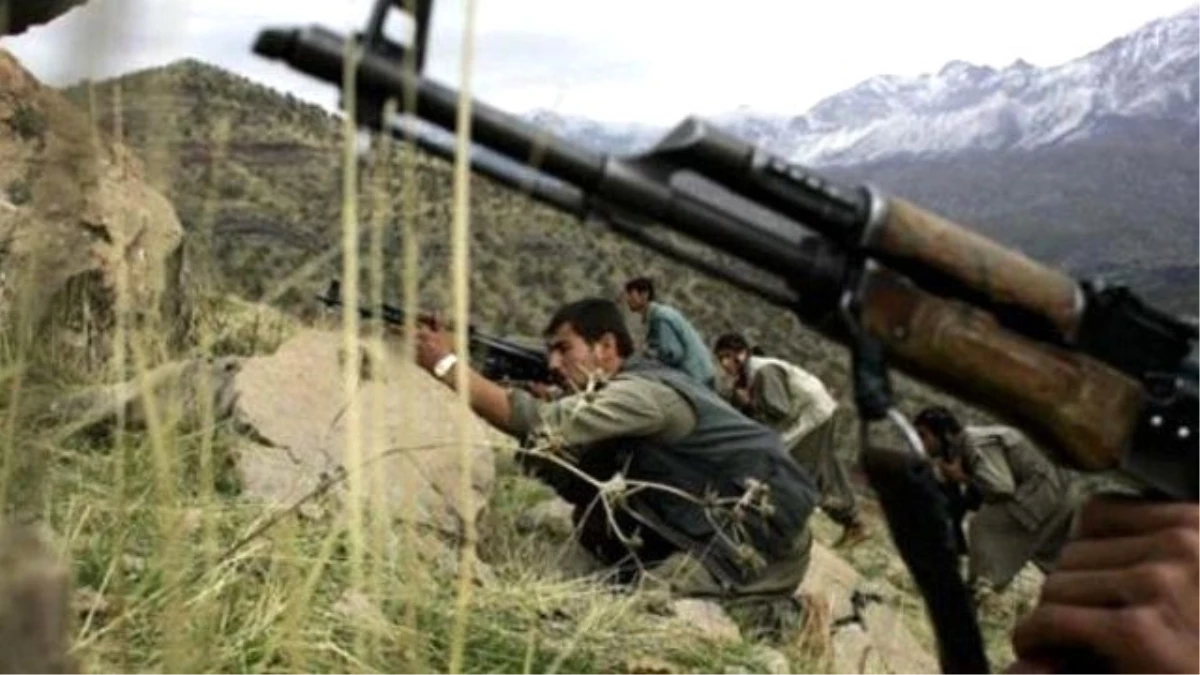 Bitlis\'te PKK\'lılar Askeri Araca Ateş Açtı: 1 Uzman Şehit, 1 Korucu Yaralı