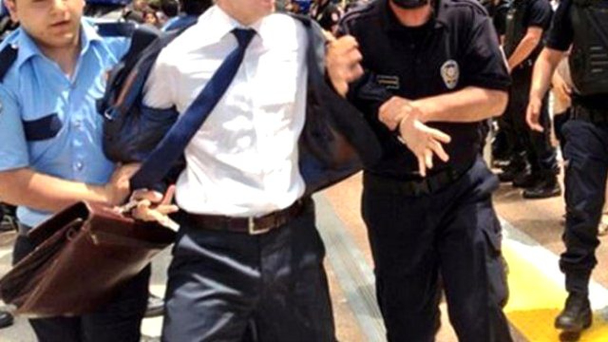 Adana\'da Fetö Soruşturmasında 3 Avukat Gözaltına Alındı