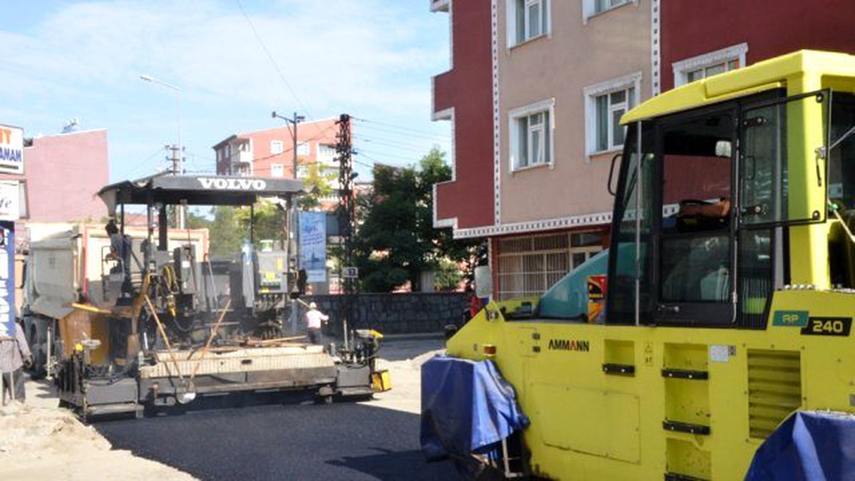 Ağrı Belediyesi asfalt çalışmasına başladı