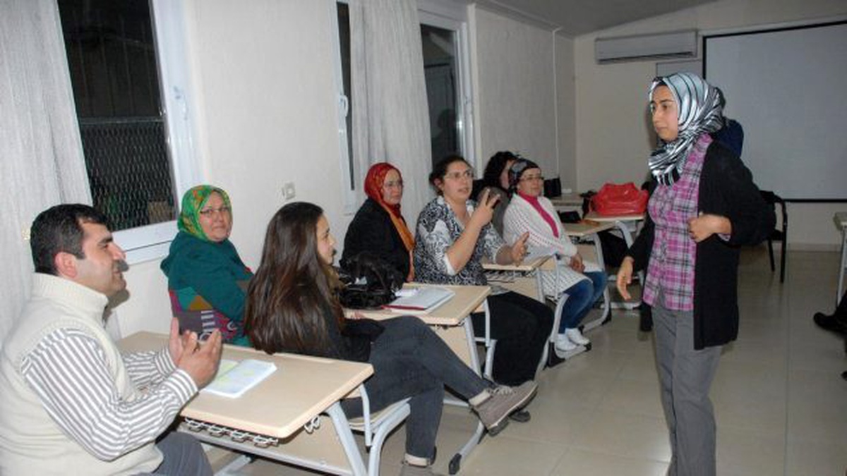 İşitme Engelli Öğrencilere "Türk İşaret Dili" Dersi Verilecek