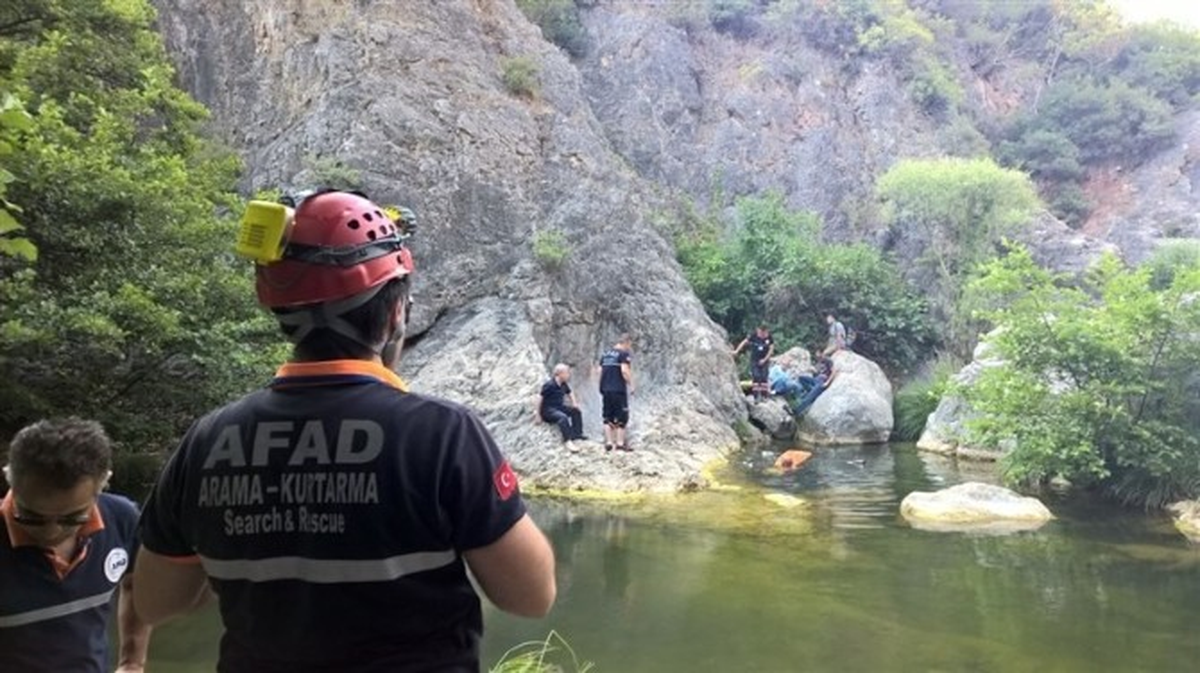 Ballıkayalar\'da Baygınlık Geçiren Tatilciyi, Afad Ekipleri Kurtardı