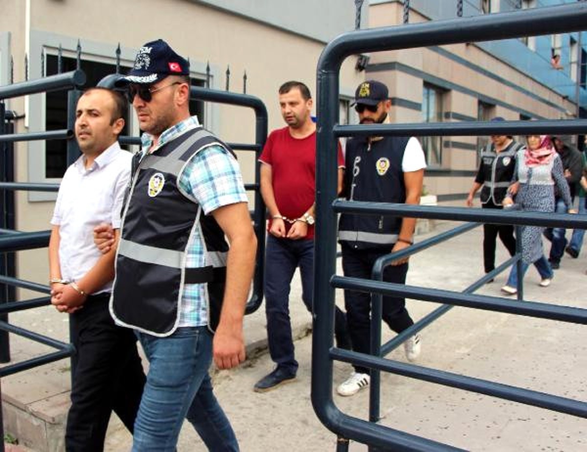 Bolu\'da Fetö Soruşturmasında 6 Cezaevi Personeli Adliyede