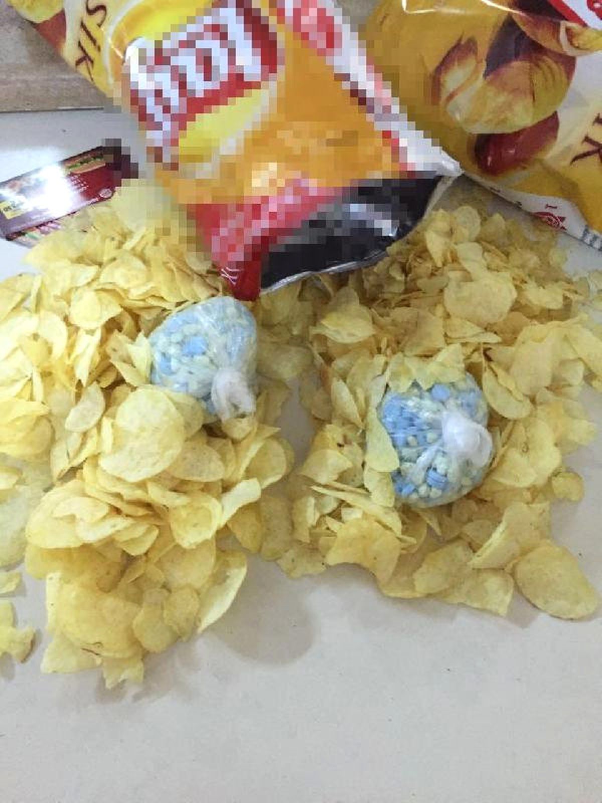 Cips Paketinde Uyuşturucu Taşıyan 2 Kişi Yakalandı