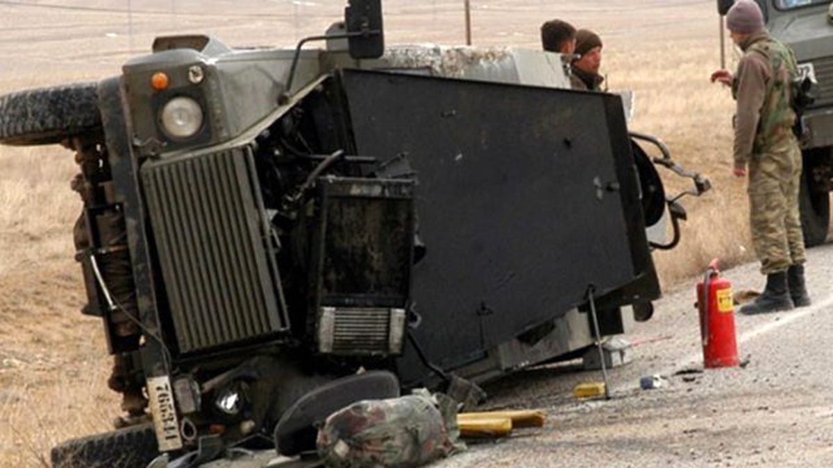 Hakkari'de Askeri Aracın Geçişi Sırasında Patlama: 1 Yaralı