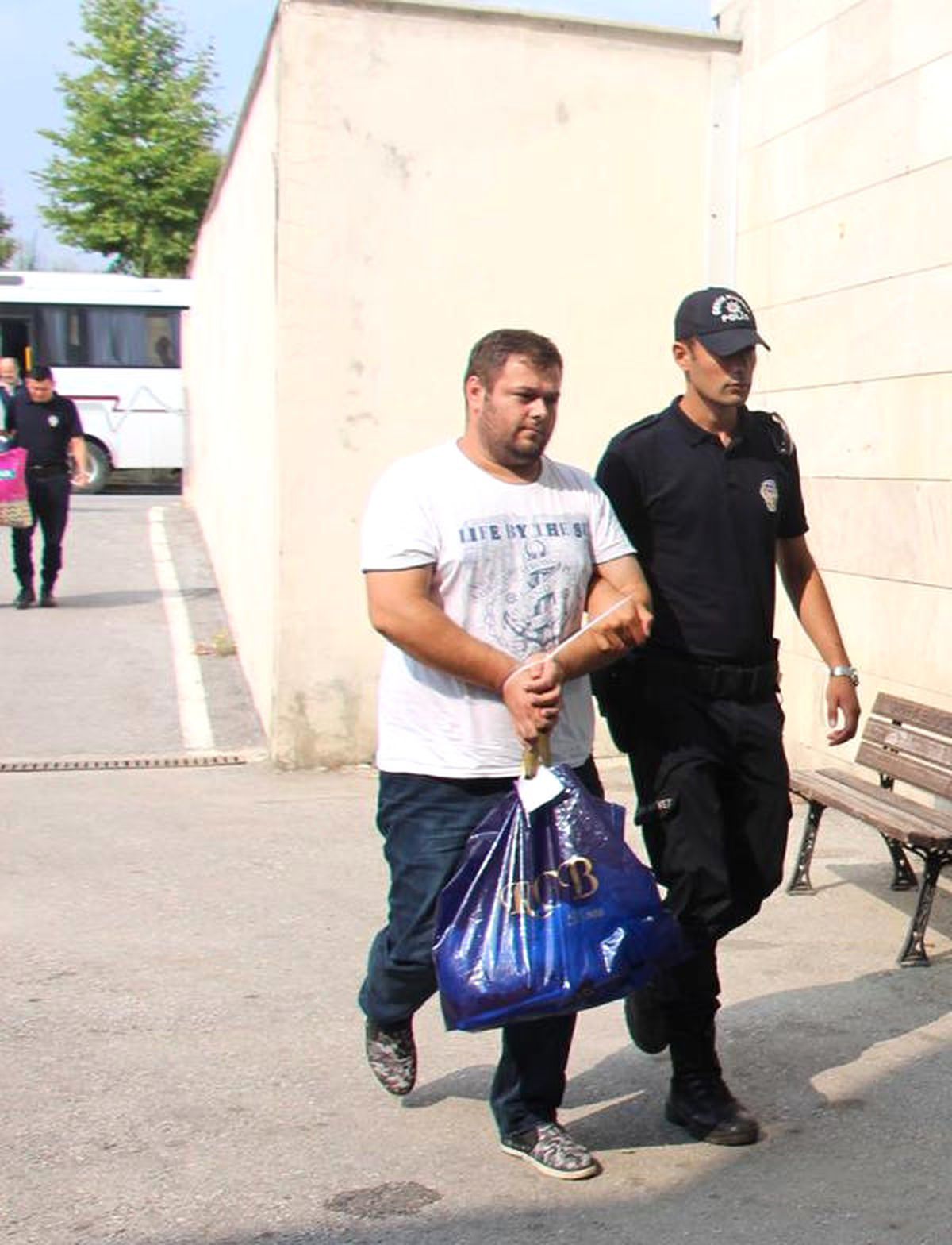 Darbe Girişimi Gecesi Okunan Salanın Susturulması İsteyen Çiftçi Gözaltına Alındı