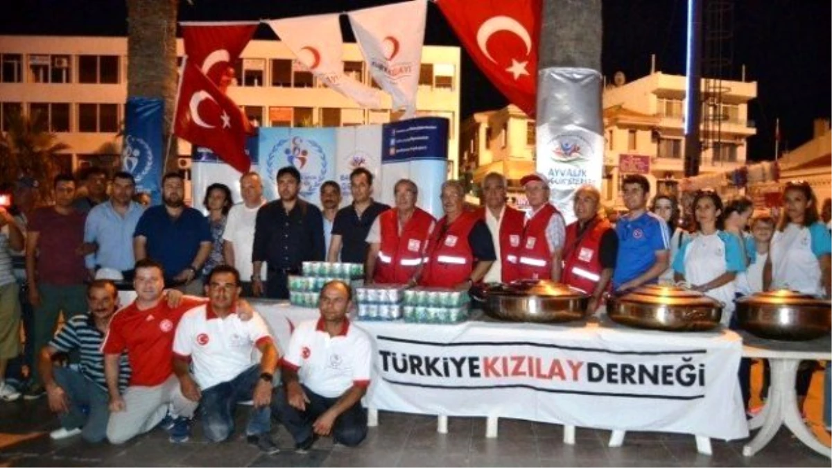 Demokrasi Bekçilerine Pilav Dağıtıldı