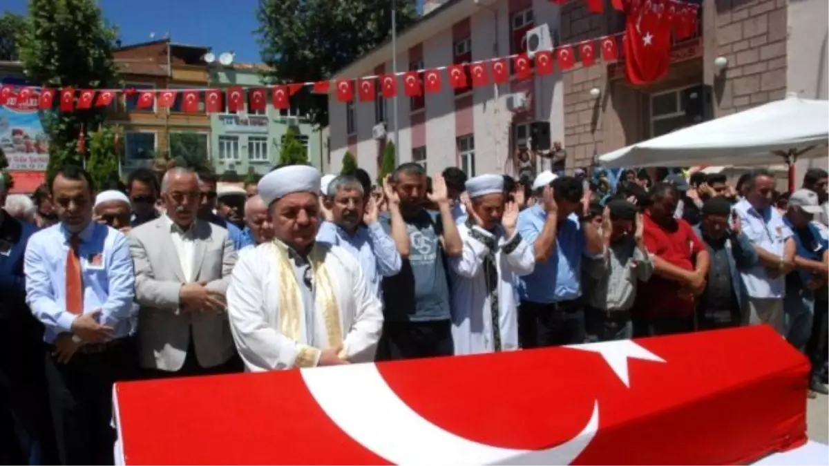 Demokrasi Şehidi Genç, Son Yolculuğuna Uğurlanıyor