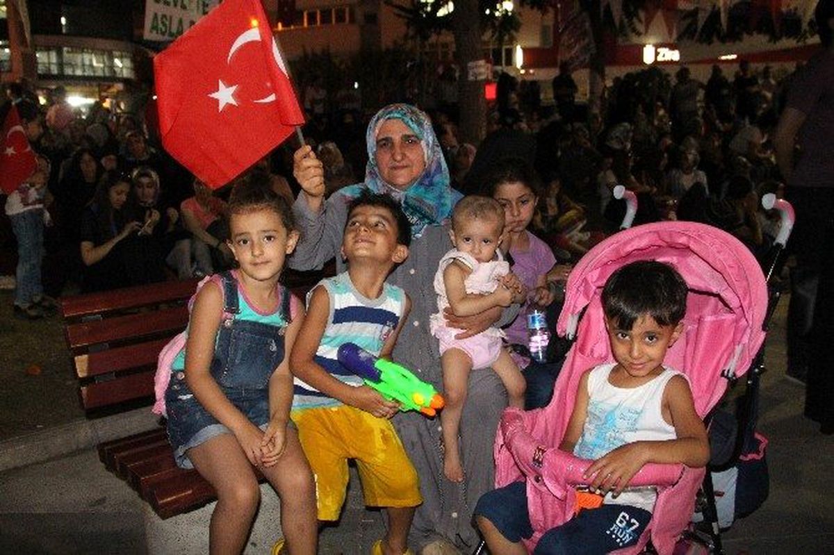 Elazığ\'da Demokrasi Nöbeti Devam Ediyor