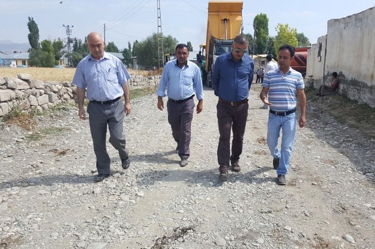 Eleşkirt\'te Yol Asfaltlama Çalışması