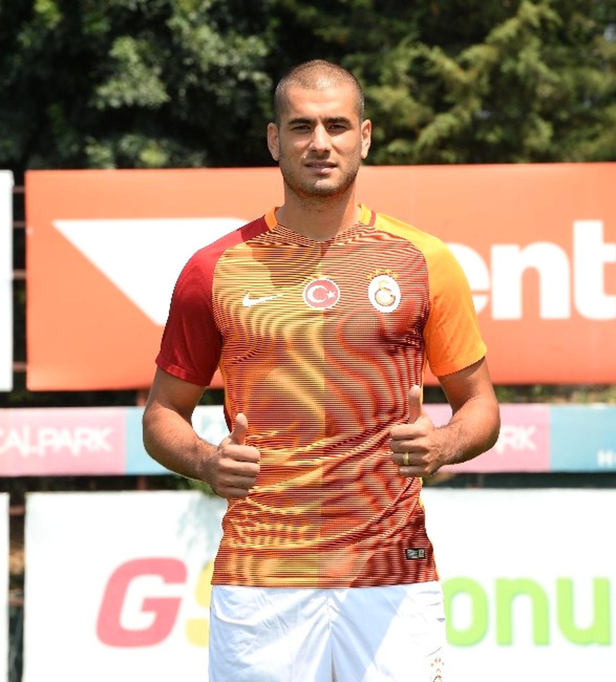 Eren Derdiyok, Galatasaray'a İmzayı Attı