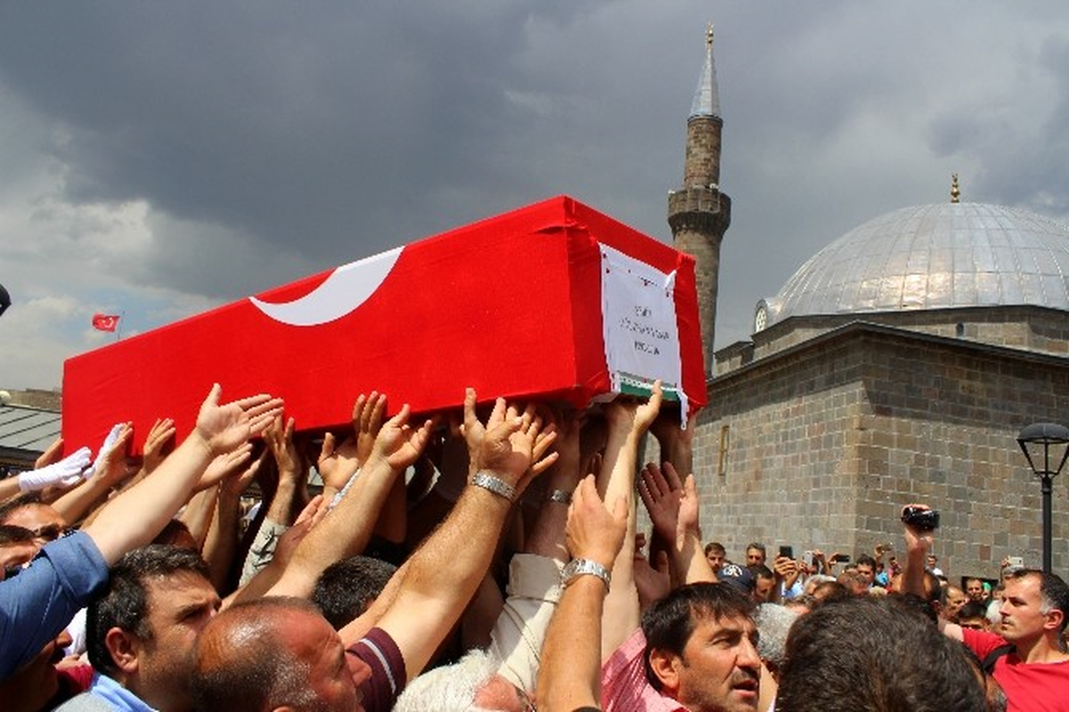 Erzurum\'un Demokrasi Şehidi Son Yolculuğuna Uğurlandı